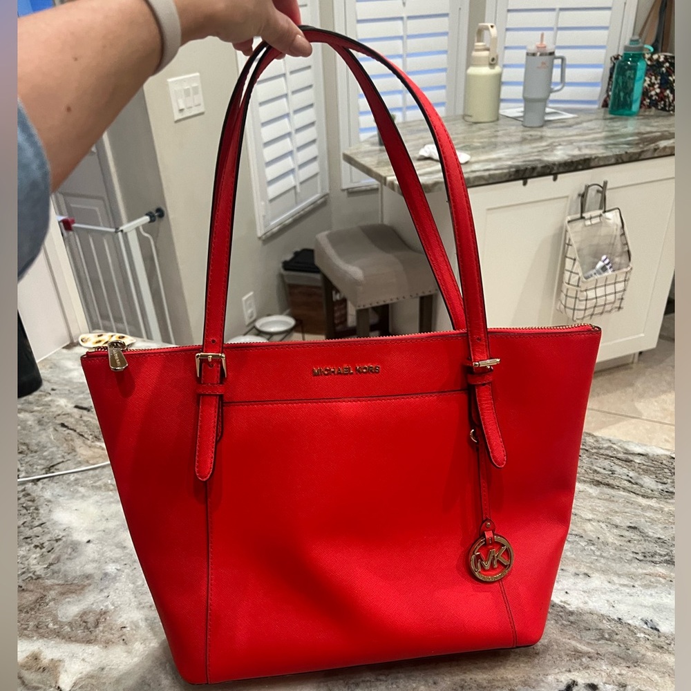 Michael Kors Jetsetter Handbag in Red